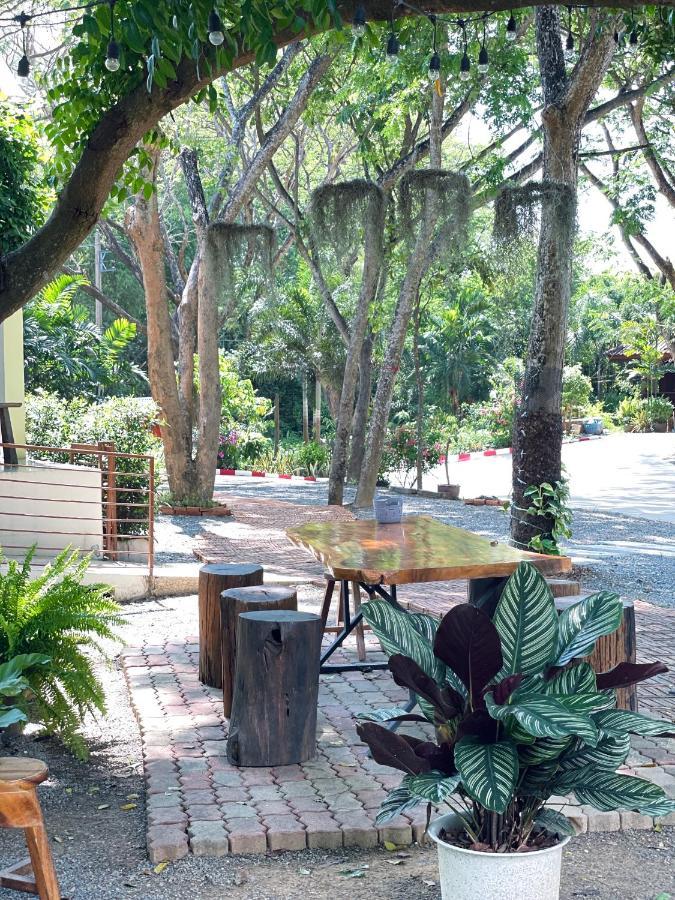 Rain Tree Cafe & Homestay يوثاي ثاني المظهر الخارجي الصورة