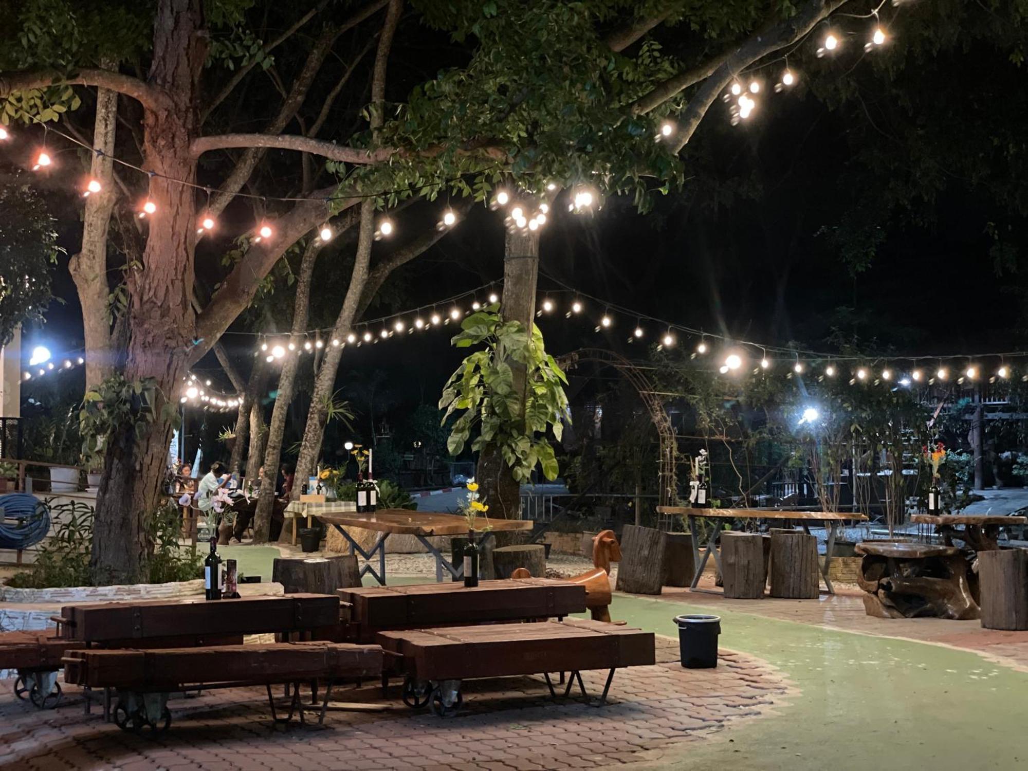 Rain Tree Cafe & Homestay يوثاي ثاني المظهر الخارجي الصورة
